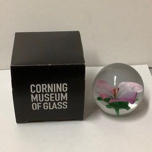 Corning Museum of Glass glass floral PaperWeight.